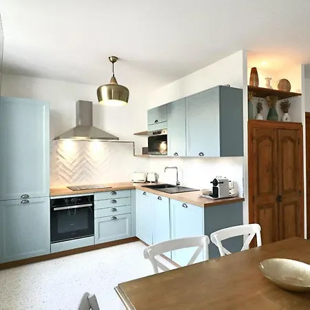 Fersen Bright Renovated For 5 People In Center Of Old Apartment