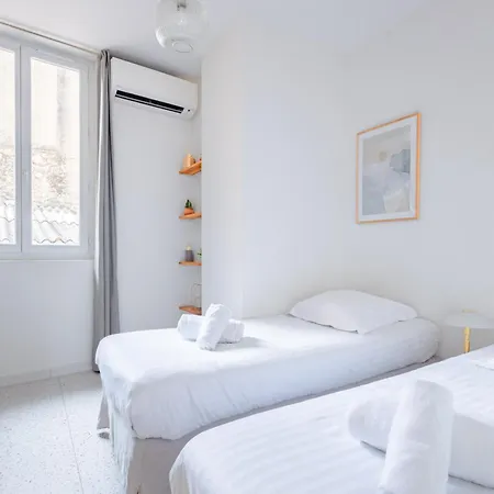 Bright Renovated In Center Of Old Lejlighed