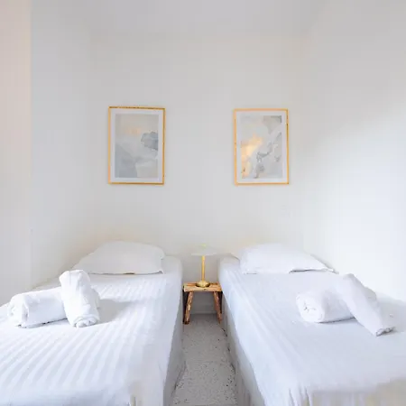 Bright Renovated In Center Of Old דירה אנטיב