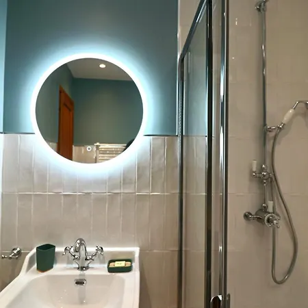 Bright Renovated In Center Of Old אנטיב